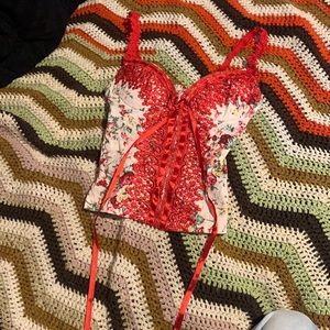 seductions corset style top, size M/M or L/G, tag doesn’t say, floral w red lace